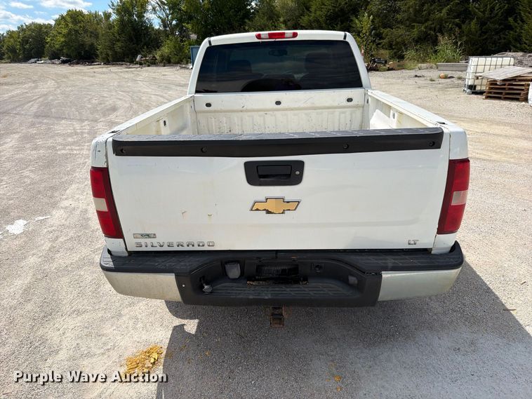 image for item EO8764 2011 Chevrolet Silverado 1500 Ext. Cab pickup truck