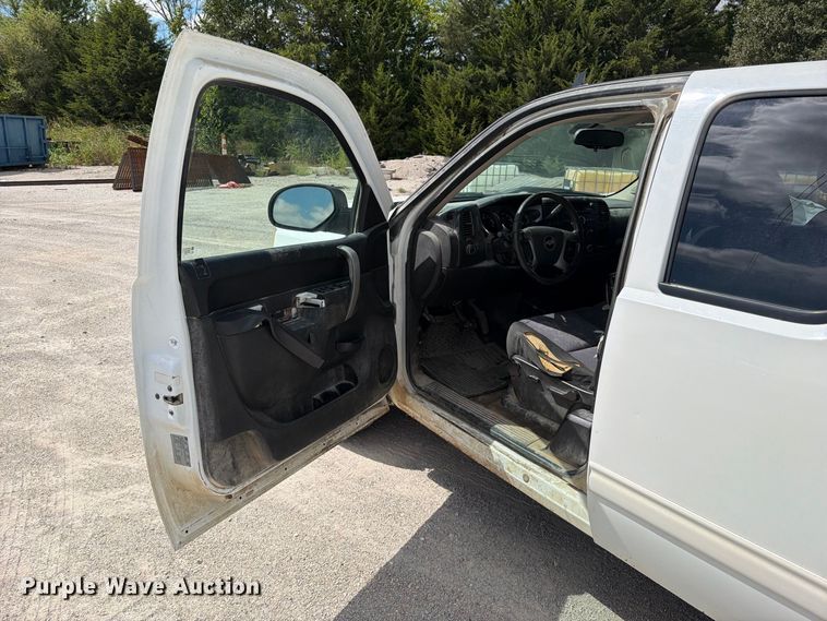 image for item EO8764 2011 Chevrolet Silverado 1500 Ext. Cab pickup truck