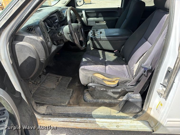 image for item EO8764 2011 Chevrolet Silverado 1500 Ext. Cab pickup truck