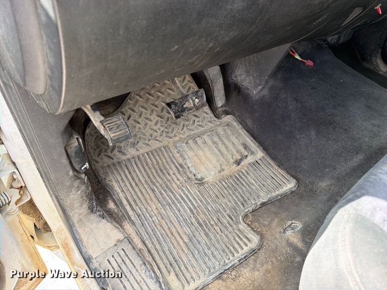 image for item EO8764 2011 Chevrolet Silverado 1500 Ext. Cab pickup truck