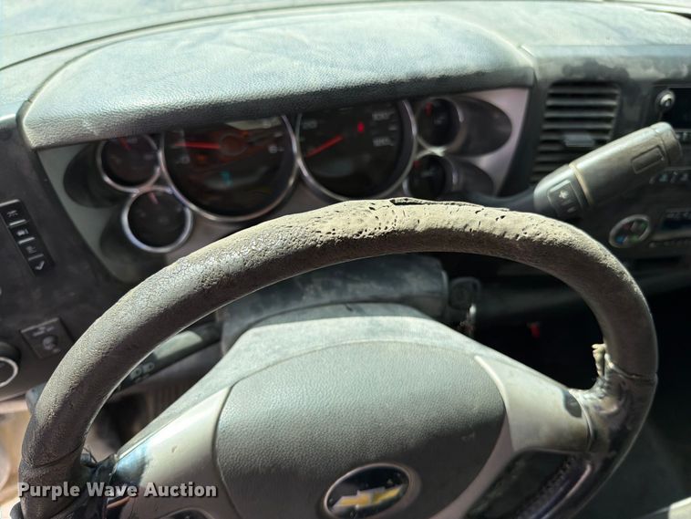 image for item EO8764 2011 Chevrolet Silverado 1500 Ext. Cab pickup truck