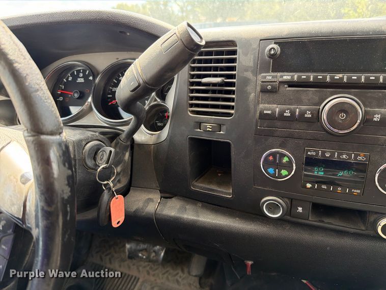 image for item EO8764 2011 Chevrolet Silverado 1500 Ext. Cab pickup truck