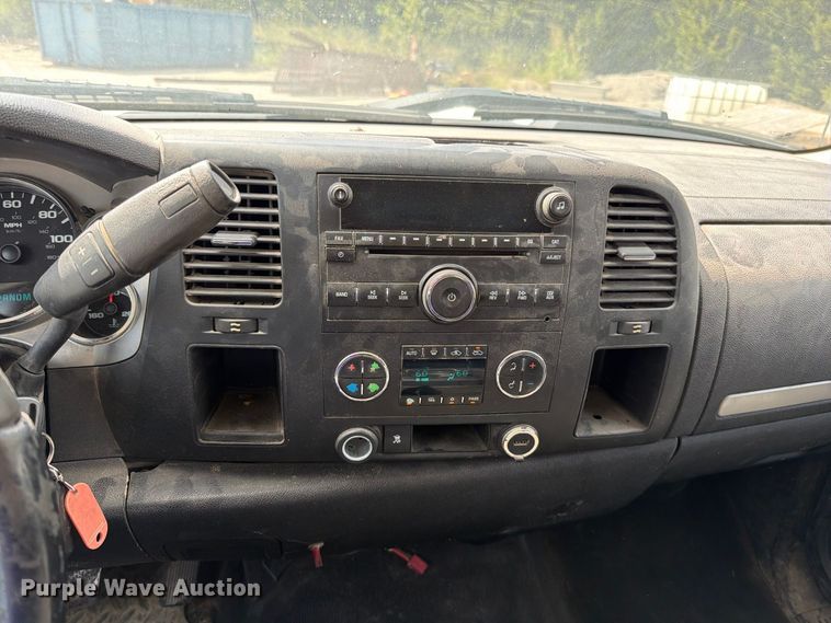 image for item EO8764 2011 Chevrolet Silverado 1500 Ext. Cab pickup truck