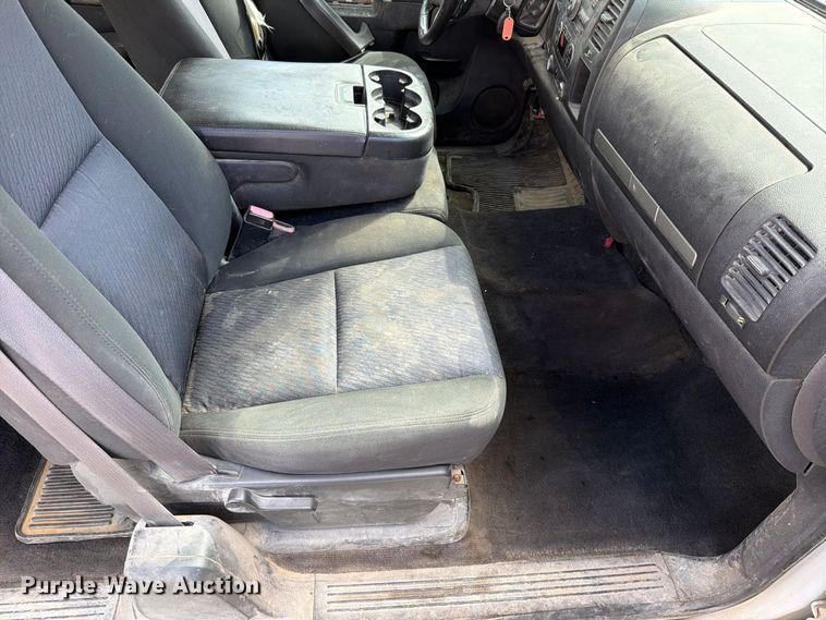 image for item EO8764 2011 Chevrolet Silverado 1500 Ext. Cab pickup truck