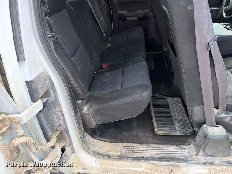image for item EO8764 2011 Chevrolet Silverado 1500 Ext. Cab pickup truck