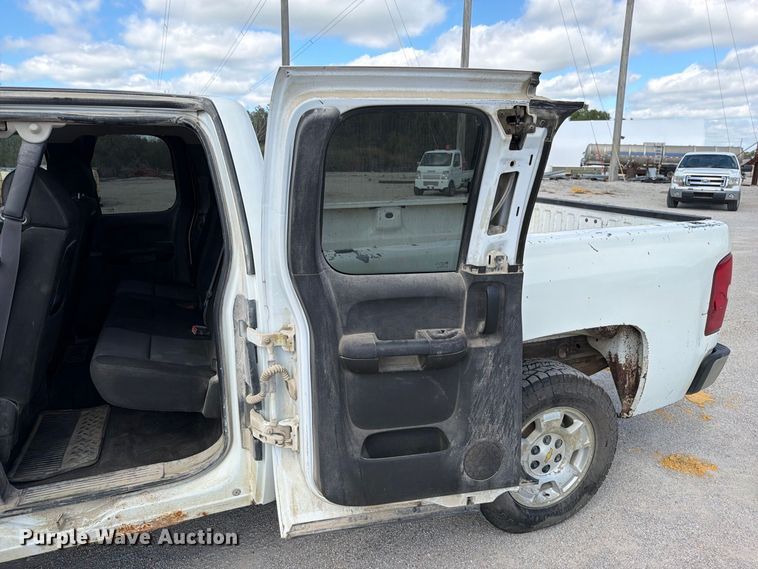 image for item EO8764 2011 Chevrolet Silverado 1500 Ext. Cab pickup truck