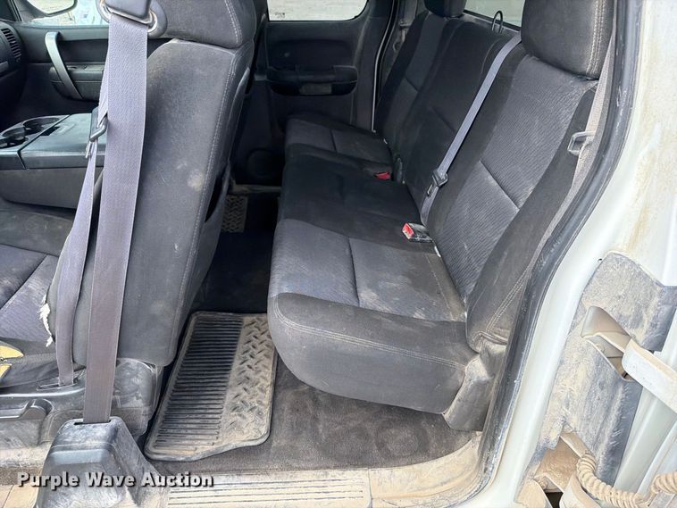 image for item EO8764 2011 Chevrolet Silverado 1500 Ext. Cab pickup truck