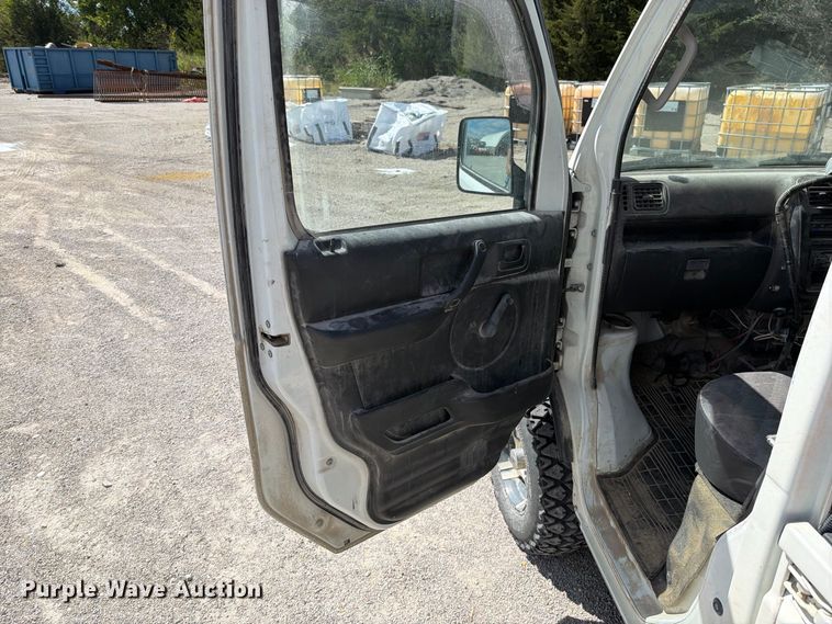 image for item EO8765 Suzuki EBD-DA63T mini truck