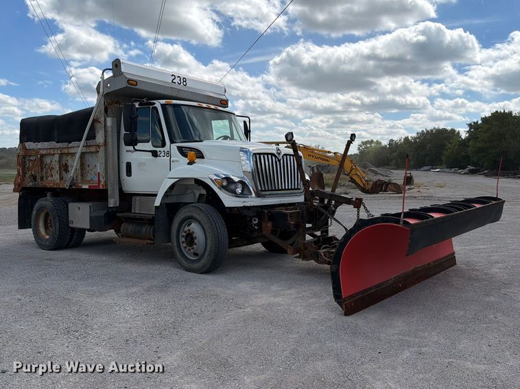 image for item EO8766 2011 International WorkStar 7400 dump truck