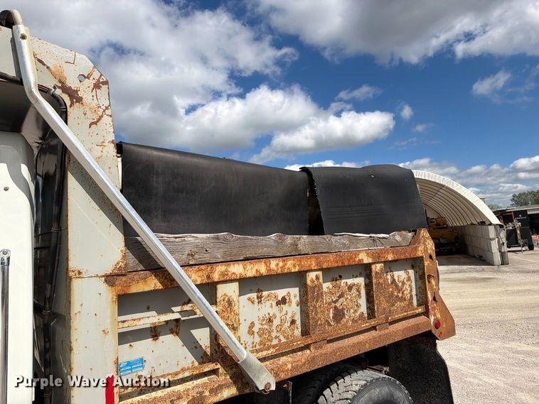 image for item EO8766 2011 International WorkStar 7400 dump truck