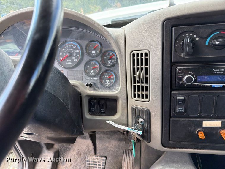 image for item EO8766 2011 International WorkStar 7400 dump truck
