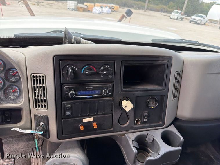 image for item EO8766 2011 International WorkStar 7400 dump truck