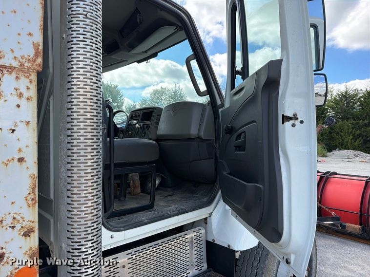 image for item EO8766 2011 International WorkStar 7400 dump truck