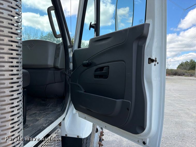 image for item EO8766 2011 International WorkStar 7400 dump truck