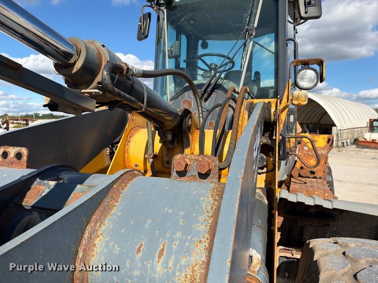 image for item EO8767 2010 John Deere 544K wheel loader