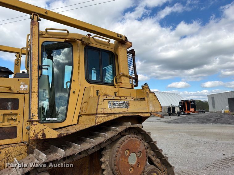 image for item EO8768 1994 Caterpillar D6H dozer