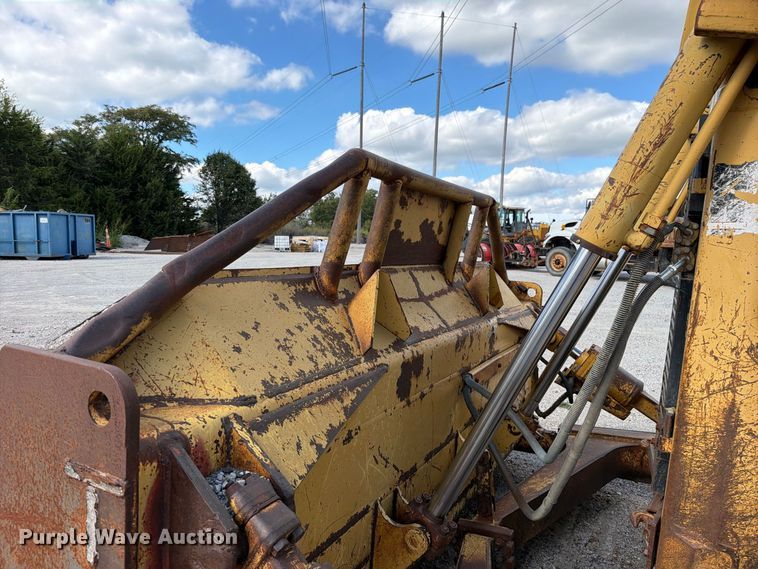image for item EO8768 1994 Caterpillar D6H dozer
