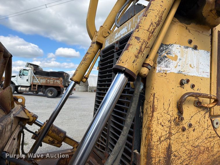 image for item EO8768 1994 Caterpillar D6H dozer