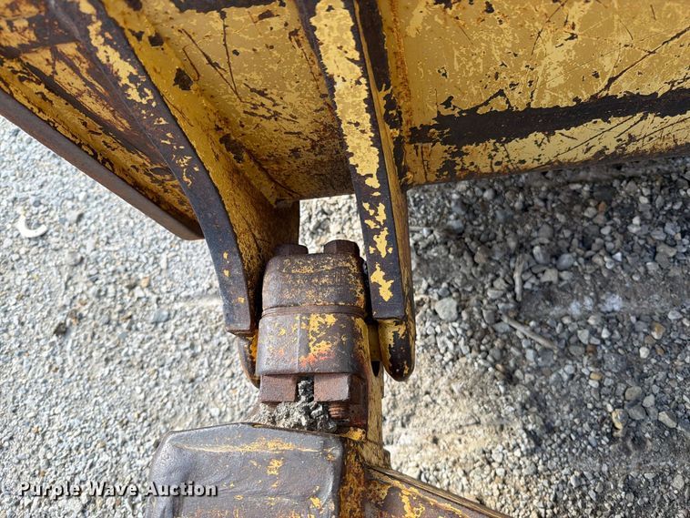 image for item EO8768 1994 Caterpillar D6H dozer