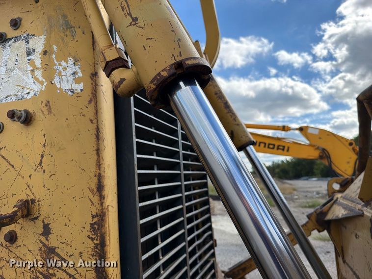 image for item EO8768 1994 Caterpillar D6H dozer