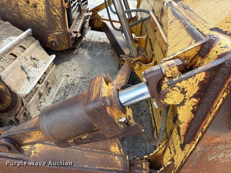 image for item EO8768 1994 Caterpillar D6H dozer