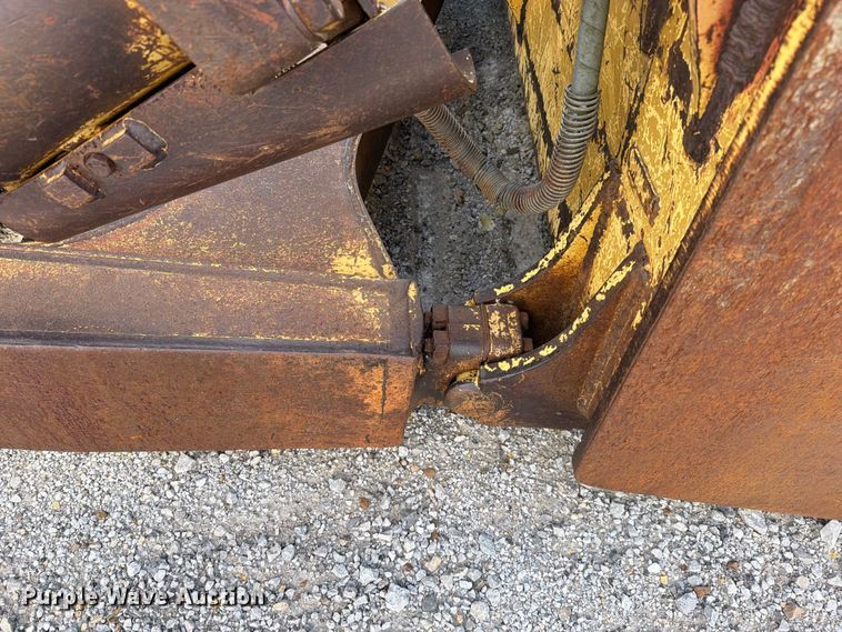 image for item EO8768 1994 Caterpillar D6H dozer