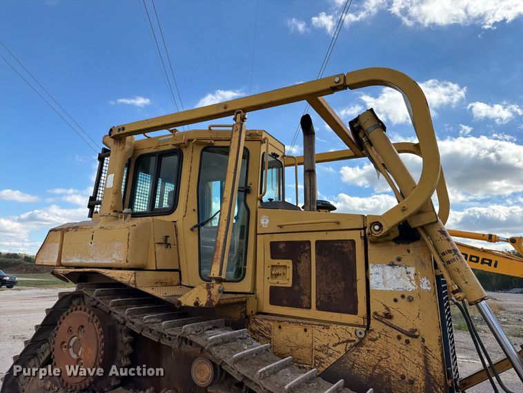 image for item EO8768 1994 Caterpillar D6H dozer