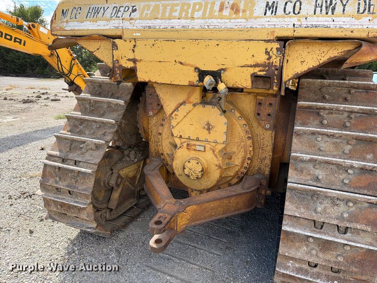 image for item EO8768 1994 Caterpillar D6H dozer