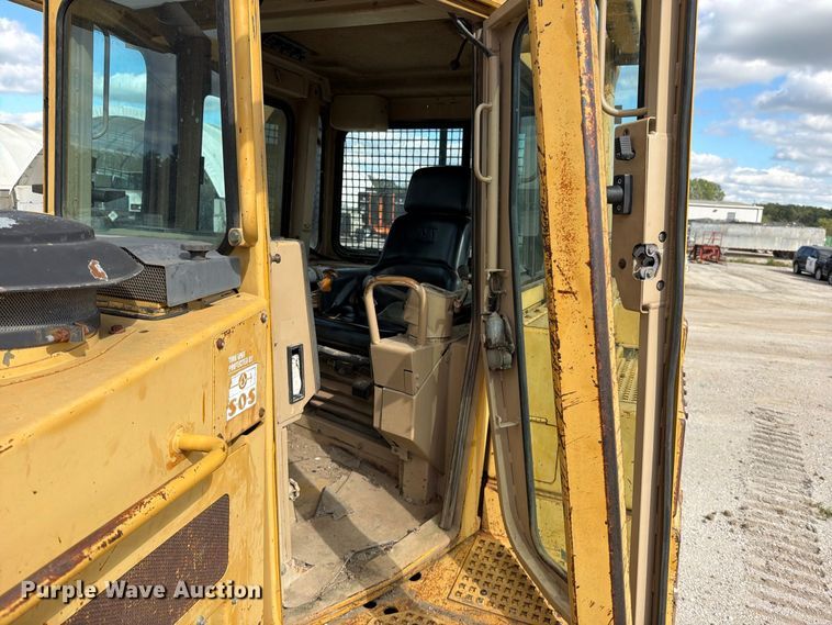 image for item EO8768 1994 Caterpillar D6H dozer