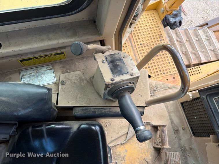 image for item EO8768 1994 Caterpillar D6H dozer