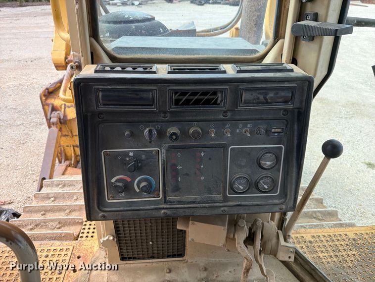 image for item EO8768 1994 Caterpillar D6H dozer