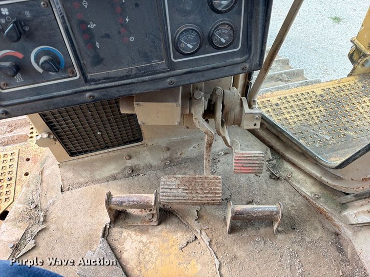 image for item EO8768 1994 Caterpillar D6H dozer