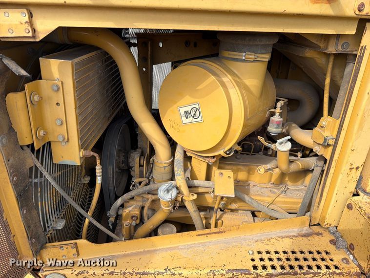 image for item EO8768 1994 Caterpillar D6H dozer