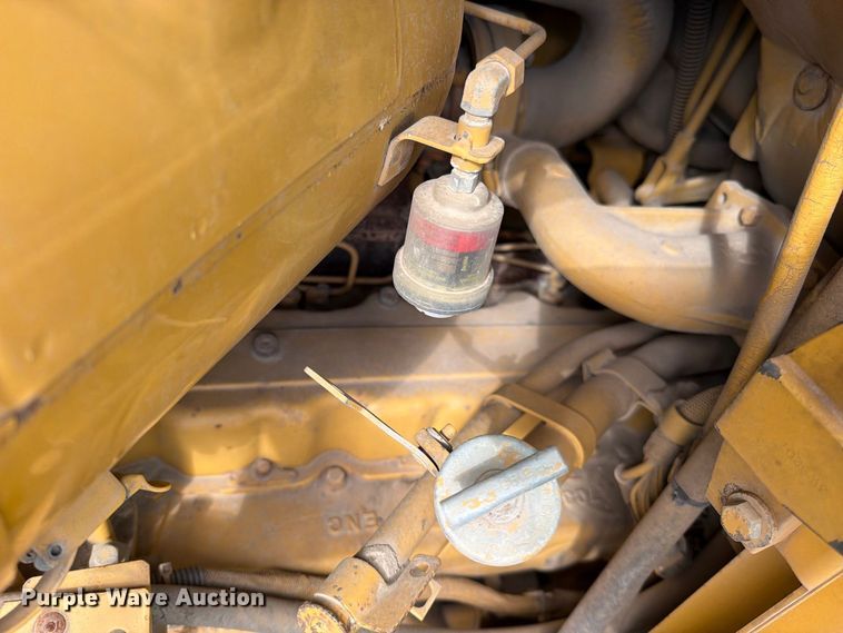 image for item EO8768 1994 Caterpillar D6H dozer