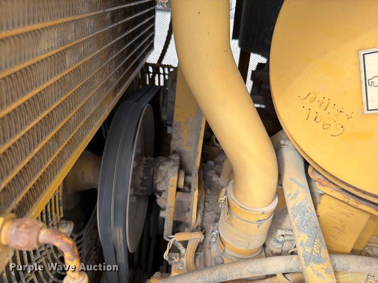 image for item EO8768 1994 Caterpillar D6H dozer