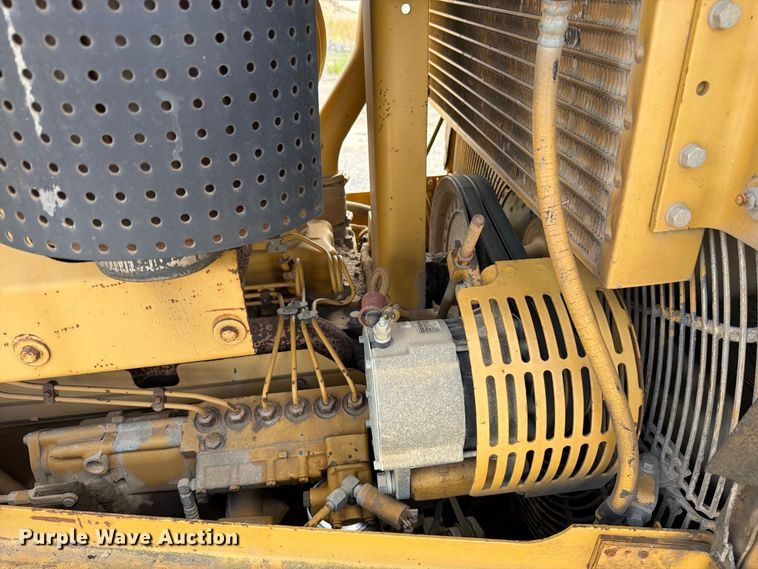 image for item EO8768 1994 Caterpillar D6H dozer