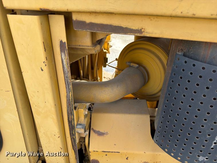 image for item EO8768 1994 Caterpillar D6H dozer