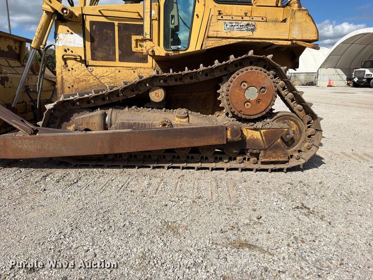 image for item EO8768 1994 Caterpillar D6H dozer