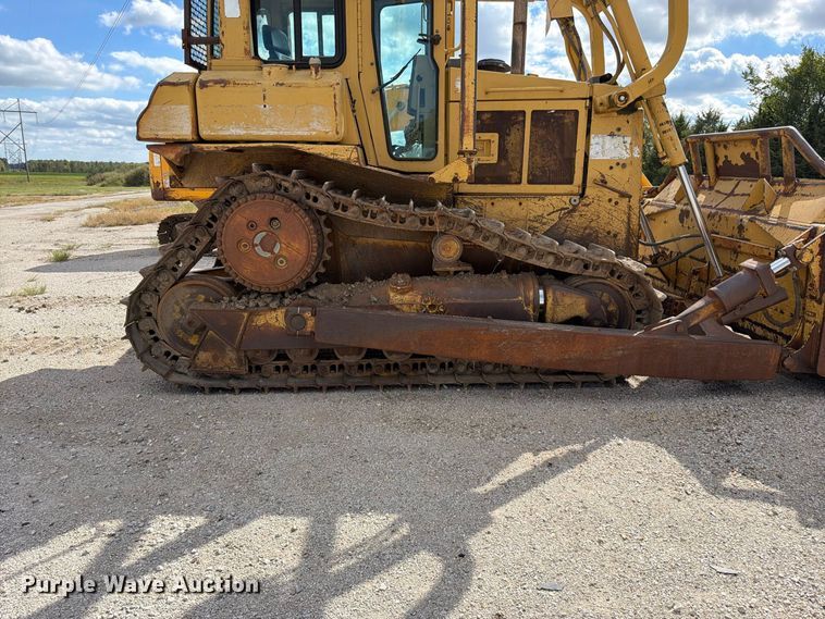 image for item EO8768 1994 Caterpillar D6H dozer