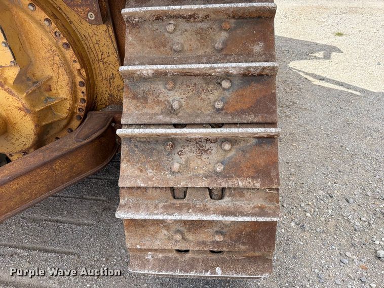 image for item EO8768 1994 Caterpillar D6H dozer