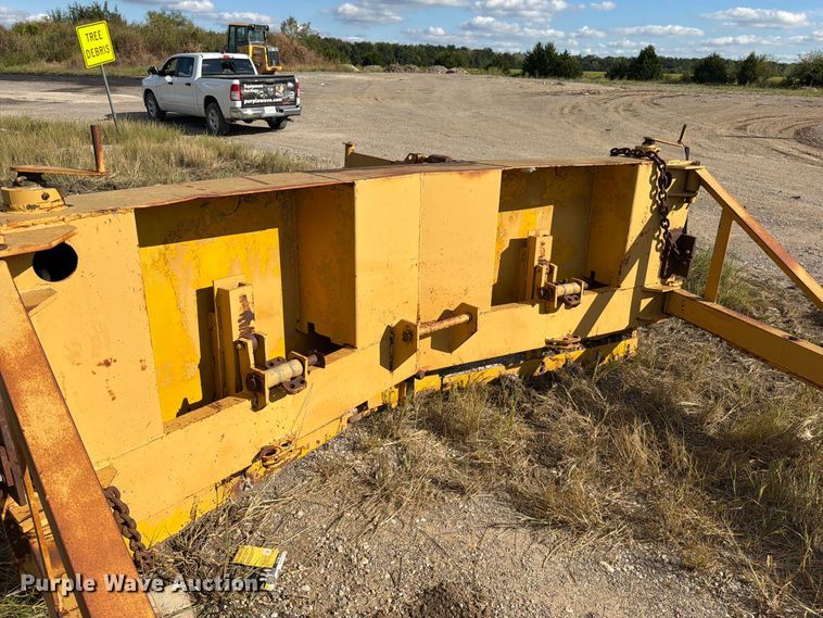 image for item EO8768 1994 Caterpillar D6H dozer