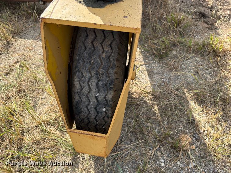 image for item EO8768 1994 Caterpillar D6H dozer