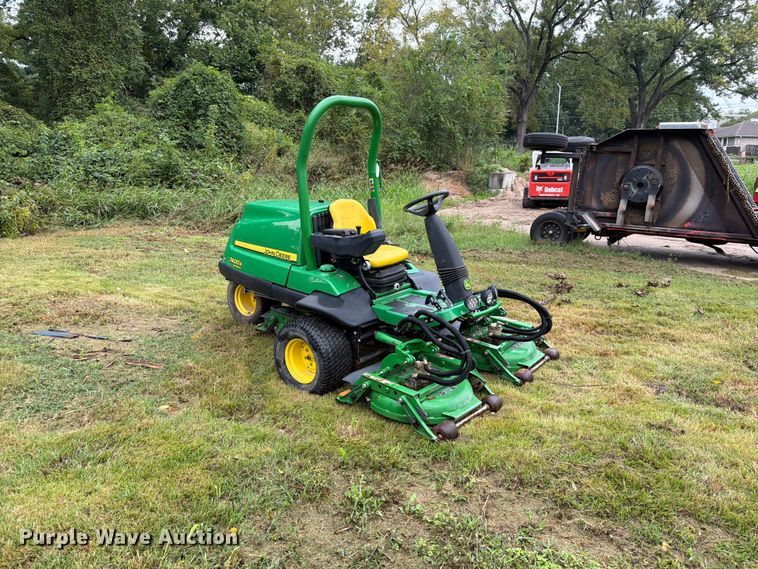 image for item EO8770 John Deere 7400A reel mower
