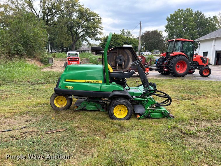 image for item EO8770 John Deere 7400A reel mower