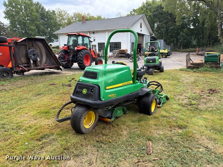 image for item EO8770 John Deere 7400A reel mower