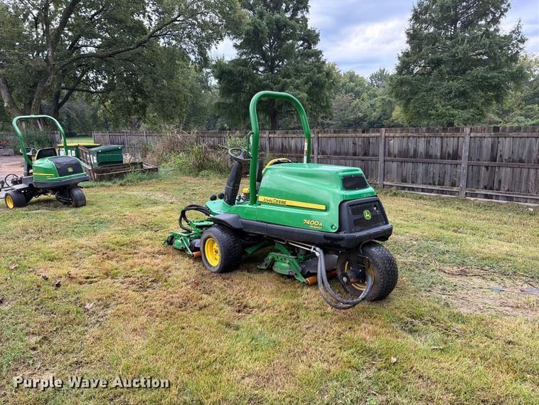image for item EO8770 John Deere 7400A reel mower