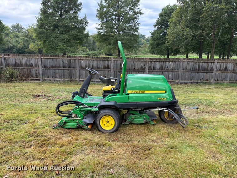image for item EO8770 John Deere 7400A reel mower
