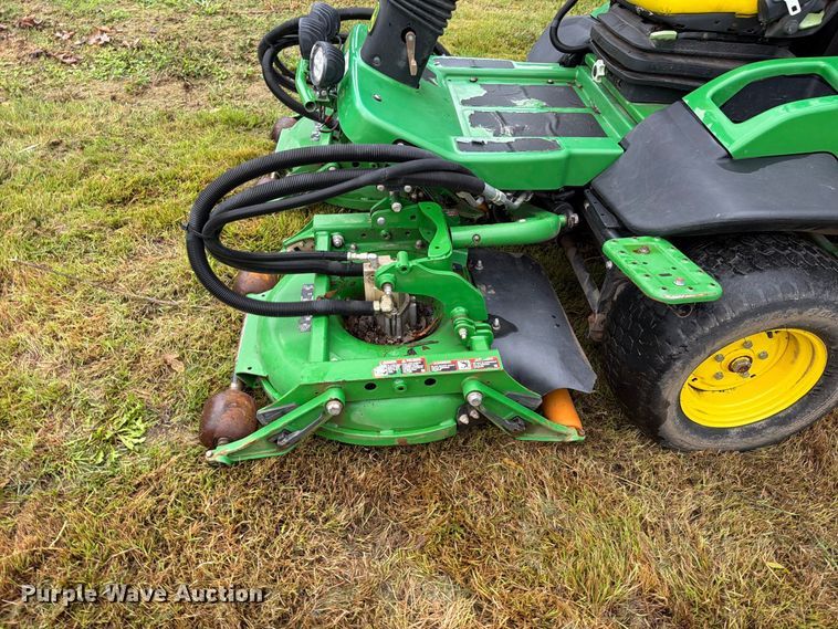 image for item EO8770 John Deere 7400A reel mower