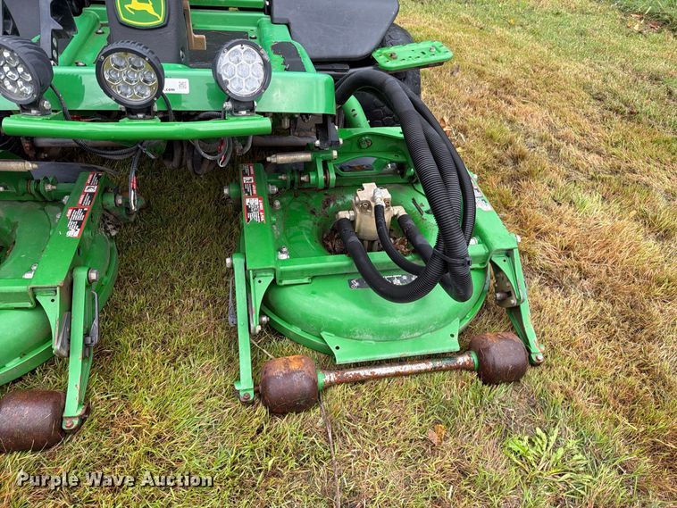 image for item EO8770 John Deere 7400A reel mower