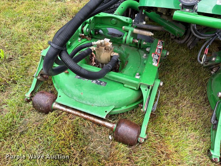 image for item EO8770 John Deere 7400A reel mower